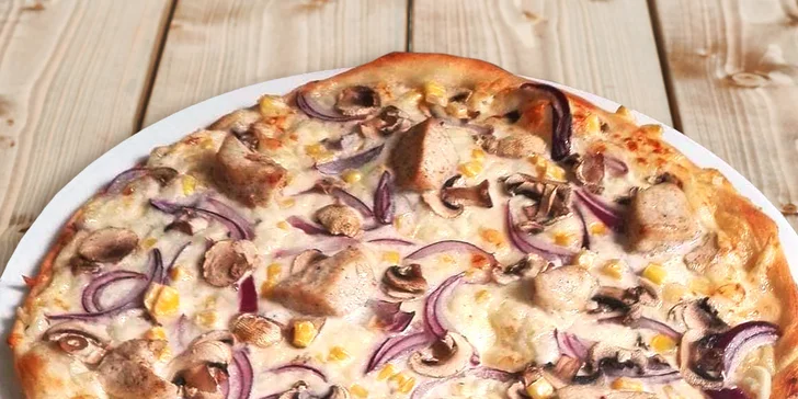2 pizzy v restauraci s krásným výhledem na historický zámek a hradby