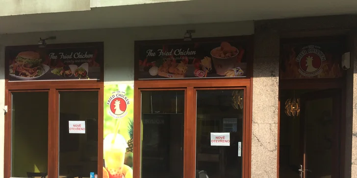 Kyblík plný kuřecích pochoutek a hranolky: Na místě i s sebou do parku