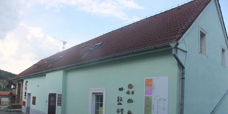 Památník Joachima Barranda: odhalte tajemství zkamenělin ve Skryjích