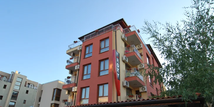Letecky na Sluneční pobřeží: apartmány kousek od pláže, děti platí jen letenku