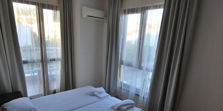 Letecky na Sluneční pobřeží: apartmány kousek od pláže, děti platí jen letenku