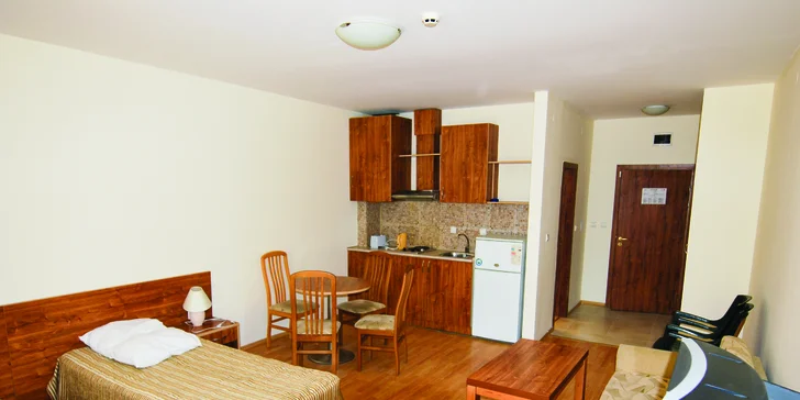 Letecky na Sluneční pobřeží: apartmány kousek od pláže, děti platí jen letenku