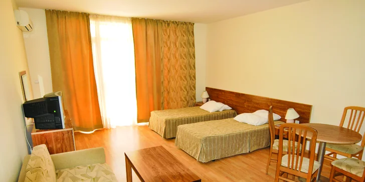 Letecky na Sluneční pobřeží: apartmány kousek od pláže, děti platí jen letenku