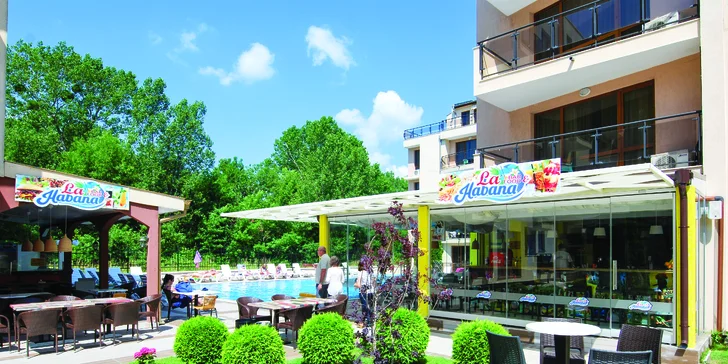 Letecky na Sluneční pobřeží: apartmány kousek od pláže, děti platí jen letenku