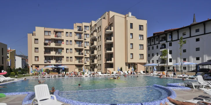 Letecky na Sluneční pobřeží: apartmány kousek od pláže, děti platí jen letenku