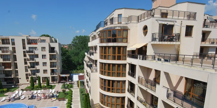 Letecky na Sluneční pobřeží: apartmány kousek od pláže, děti platí jen letenku