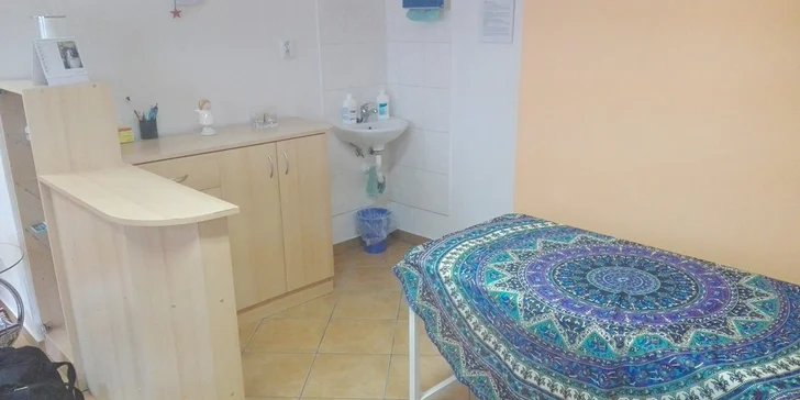Blahodárná relaxační masáž zad a šíje vč. měkkého odblokování páteře