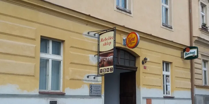 Posezení pro partu přátel: tatarák, topinky, zelenina a nápoje dle výběru
