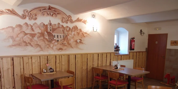 Zachovala si typický ráz selského stavení a přibližuje hostům život na farmě.
