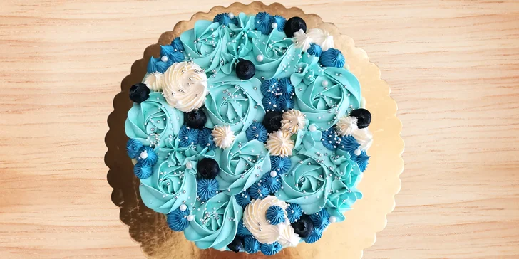 Elíziny dorty: cupcakes, Pavlova i dvoukilový dort s krabicí na odnos