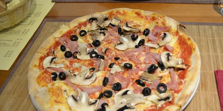2 pizzy, 2 dezerty a 2 nápoje v Dolce Vita