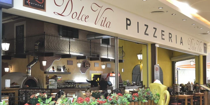 2 pizzy, 2 dezerty a 2 nápoje v Dolce Vita