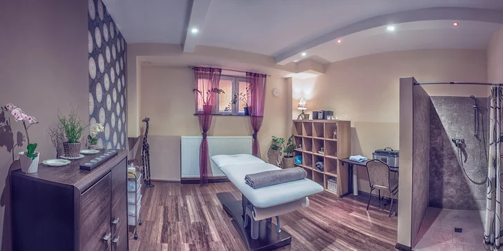 V nabídce jsou i varianty, které mají v ceně wellness procedury: v balíčku pro dámy je např. omlazující a hydratační procedura, romantický balíček nabízí masáže. 