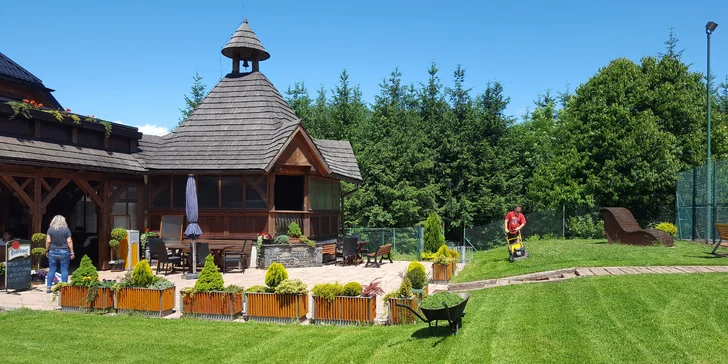 Hotel přímo pod Radhoštěm: snídaně, beskydská večeře a privátní wellness
