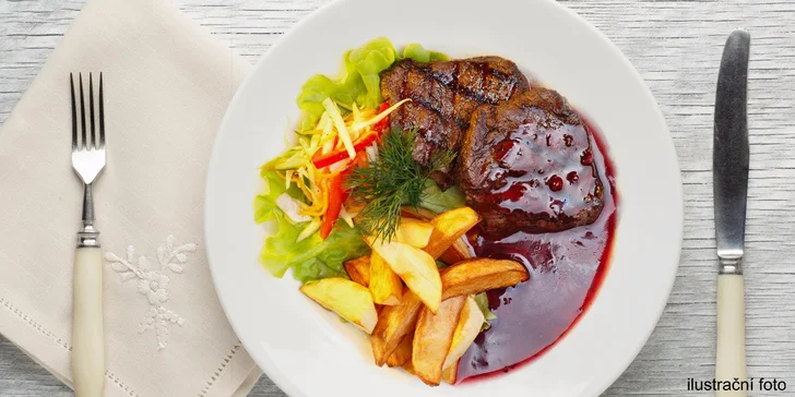 České menu pro 2 osoby: ovárek, panenská svíčková, domácí lívance a možný i wellness