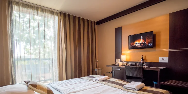 4* hotel přímo u Slunečních jezer: soukromá pláž, privátní wellness i vstup do aquaparku