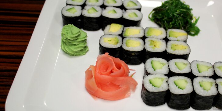Asijská hostina: 24–52 ks sushi s lososem, krevetami i vegetariánských
