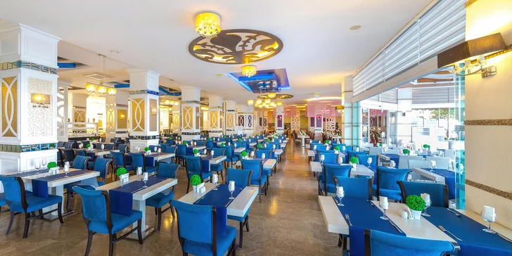 Skvělým zážitkem bude večeře v luxusní mezinárodní à la carte restauraci. Stůl si musíte rezervovat předem, v ceně máte jednu večeři týdně.