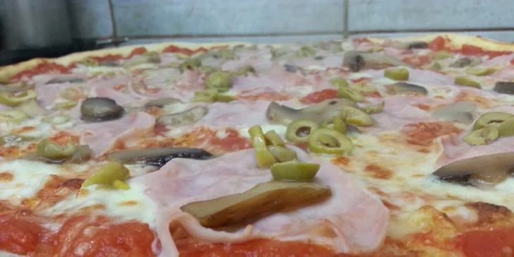 Křupavá pizza nebo dvě dle výběru z 5 variant v srdci pražských Vinohrad