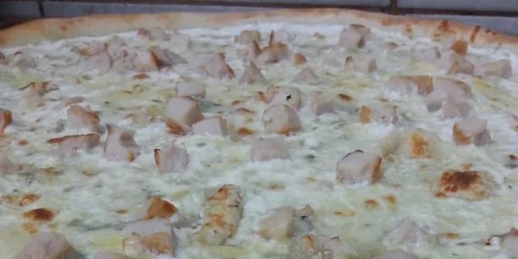 Křupavá pizza nebo dvě dle výběru z 5 variant v srdci pražských Vinohrad