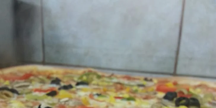 Křupavá pizza nebo dvě dle výběru z 5 variant v srdci pražských Vinohrad