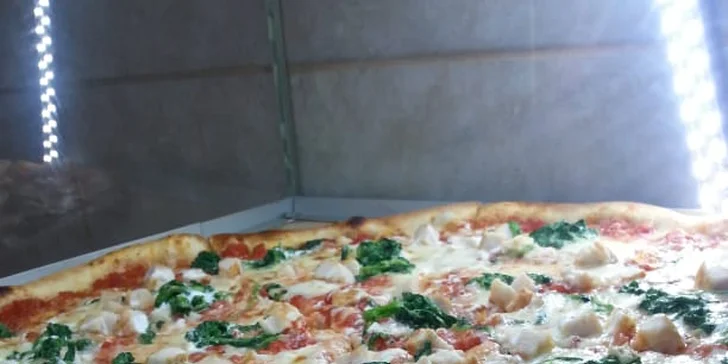 Křupavá pizza nebo dvě dle výběru z 5 variant v srdci pražských Vinohrad