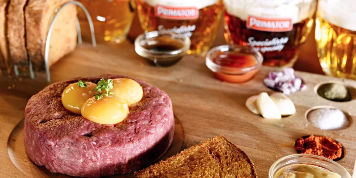 Míchaný i nemíchaný tatarák: 300 nebo 500 g a 2 nebo 4 velká piva či kofola