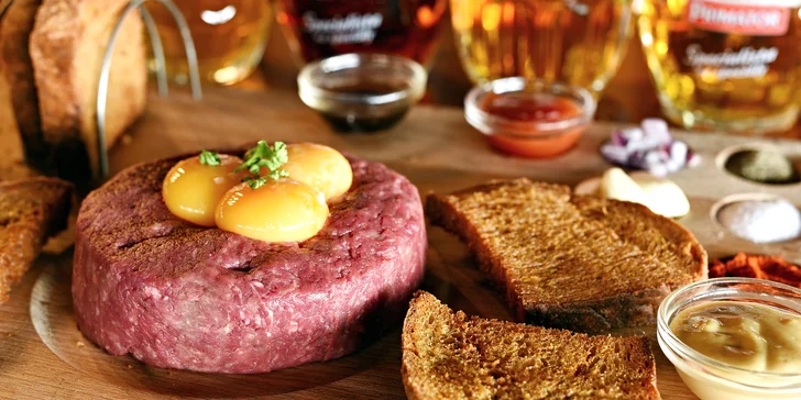 Míchaný i nemíchaný tatarák: 300 nebo 500 g a 2 nebo 4 velká piva či kofola