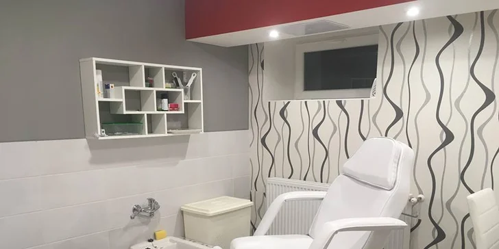 Profesionální mokrá pedikúra pro dámy i pány podle výběru