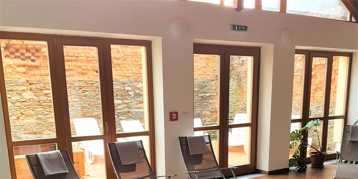 Odpočinete si v relaxační zóně s možností občerstvení a zaplavete si v bazénu s protiproudem.