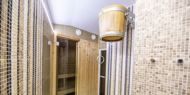 Je tu finská a parní sauna a whirlpool. 