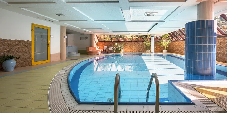 Po celou dobu máte volný vstup do wellness centra. Je tu bazén, vířivka, ochlazovací iglú a sprchy. 