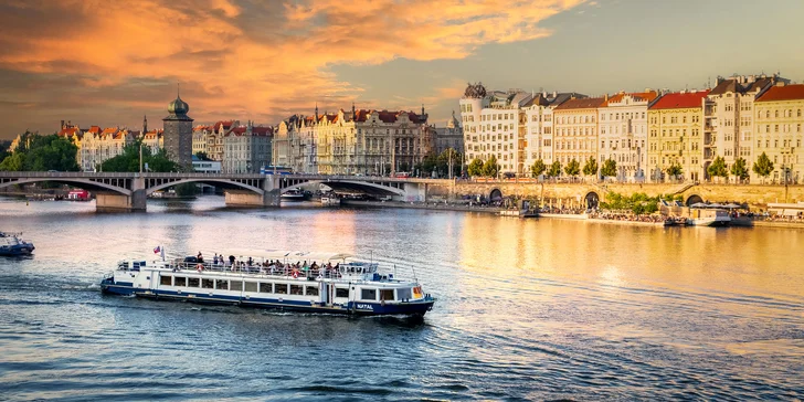 Máte ve svém okolí někoho, koho by tento zážitek potěšil? Sáhněte po dárkové variantě a doručte mu lodní lístky ve stříbrné obálce. 