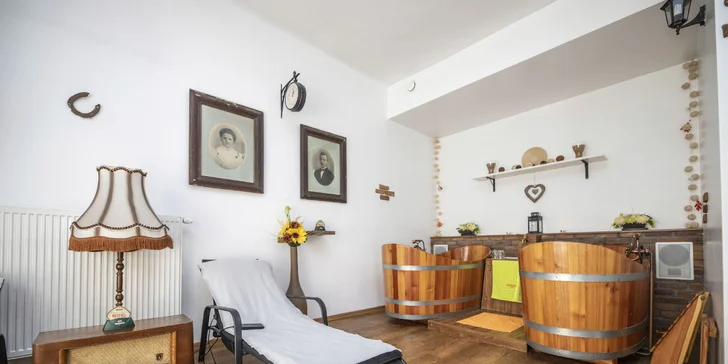 Po koupeli následuje 30min. relaxace na masážním lůžku s poslechem relaxační hudby.