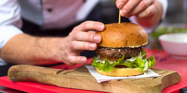 Kurz vaření ve Food Atelieru: hamburgery, steaky a ciabatty