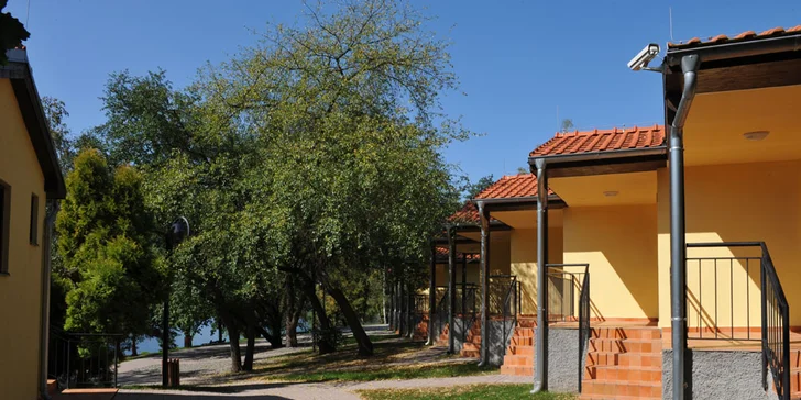 Týdenní dovolená v bungalovu na Slapech pro 3 osoby včetně POLOPENZE