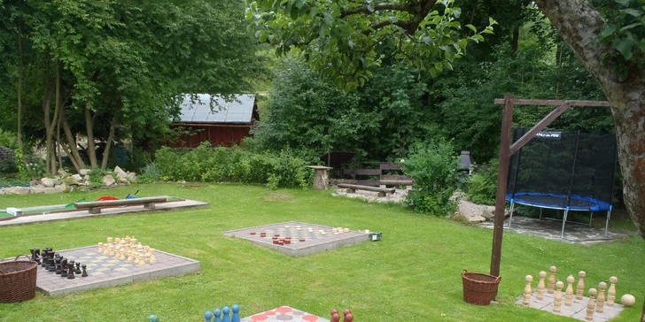Rodinná dovolená v Krkonoších: penzion s polopenzí a zahradou plnou her