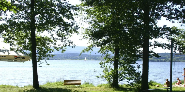 Letní nebo podzimní pohoda u Lipna pro pár i rodinu: polopenze, zábava a bazén