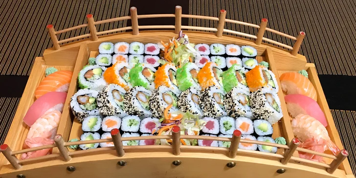 24–72 ks sushi třeba i s miso polévkou, wakame salátem a minizávitky