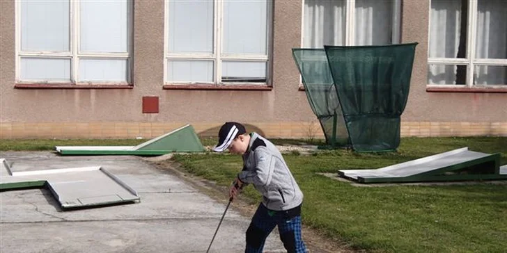 Zábava pro celou rodinu: Dvě hodiny minigolfu pro jednoho, dva i rodinu