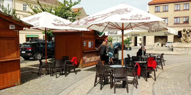Vafle na špejli se zmrzlinou a topingem a káva dle výběru s sebou