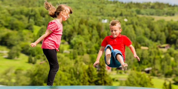 Červen plný adrenalinových atrakcí pro děti: horské káry, tubing i trampolíny
