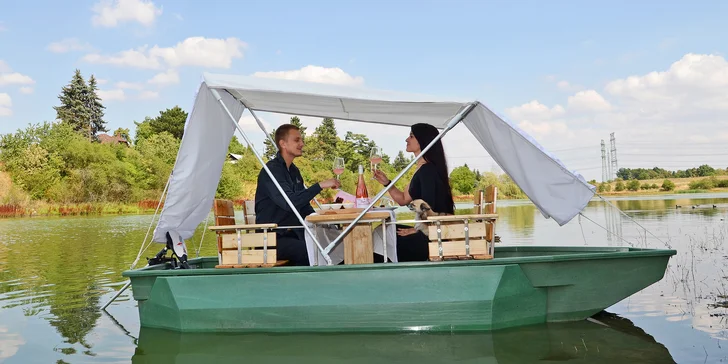 Pikniková loď pro 2 osoby: hodina plavby + lahev sektu a nachos