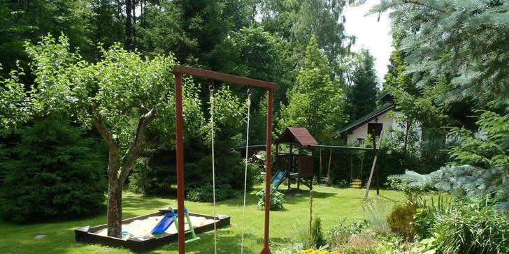 Rodinná dovolená v Krkonoších: penzion s polopenzí a zahradou plnou her