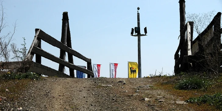 Adrenalinová jízda na čtyřkolce na ATV dráze pro malé i velké