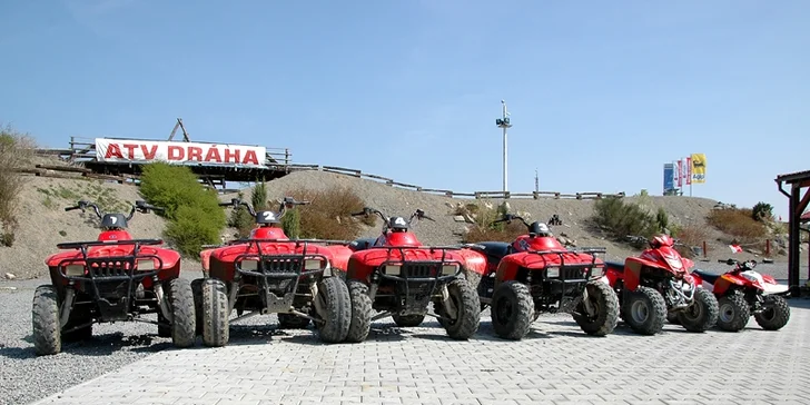 Adrenalinová jízda na čtyřkolce na ATV dráze pro malé i velké