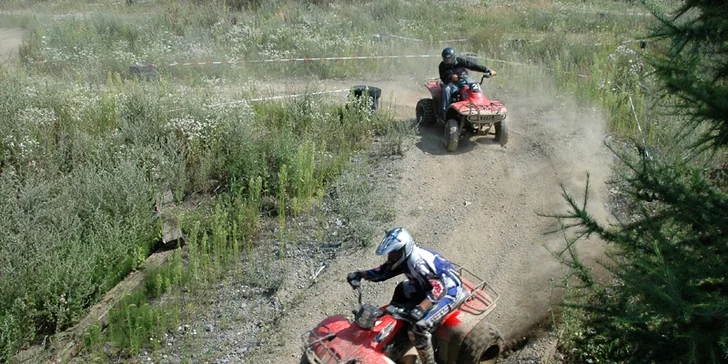 Adrenalinová jízda na čtyřkolce na ATV dráze pro malé i velké
