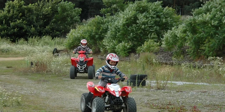 Adrenalinová jízda na čtyřkolce na ATV dráze pro dospělé