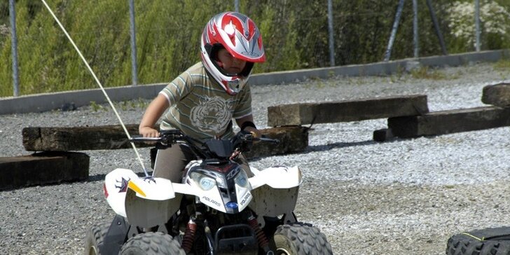 Půlhodinová adrenalinová jízda na čtyřkolce na ATV dráze pro malé i velké