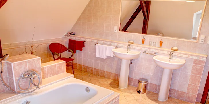 V apartmánech nechybí prostorná koupelna. Foto: koupelna Deluxe gold č.10.